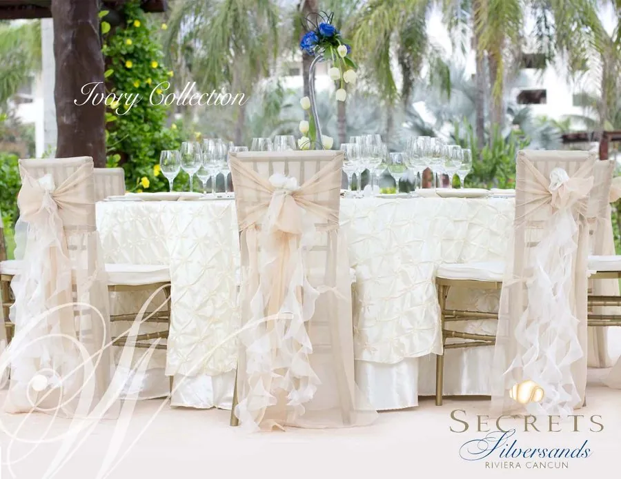Mantelería Ivory con fundas de silla