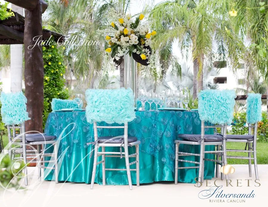 Mantelería Jade turquesa con fundas de silla